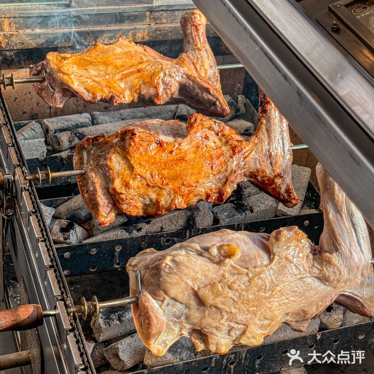 网友诚不骗我，这口鄂尔多斯烤羊腿确实好吃[流泪]