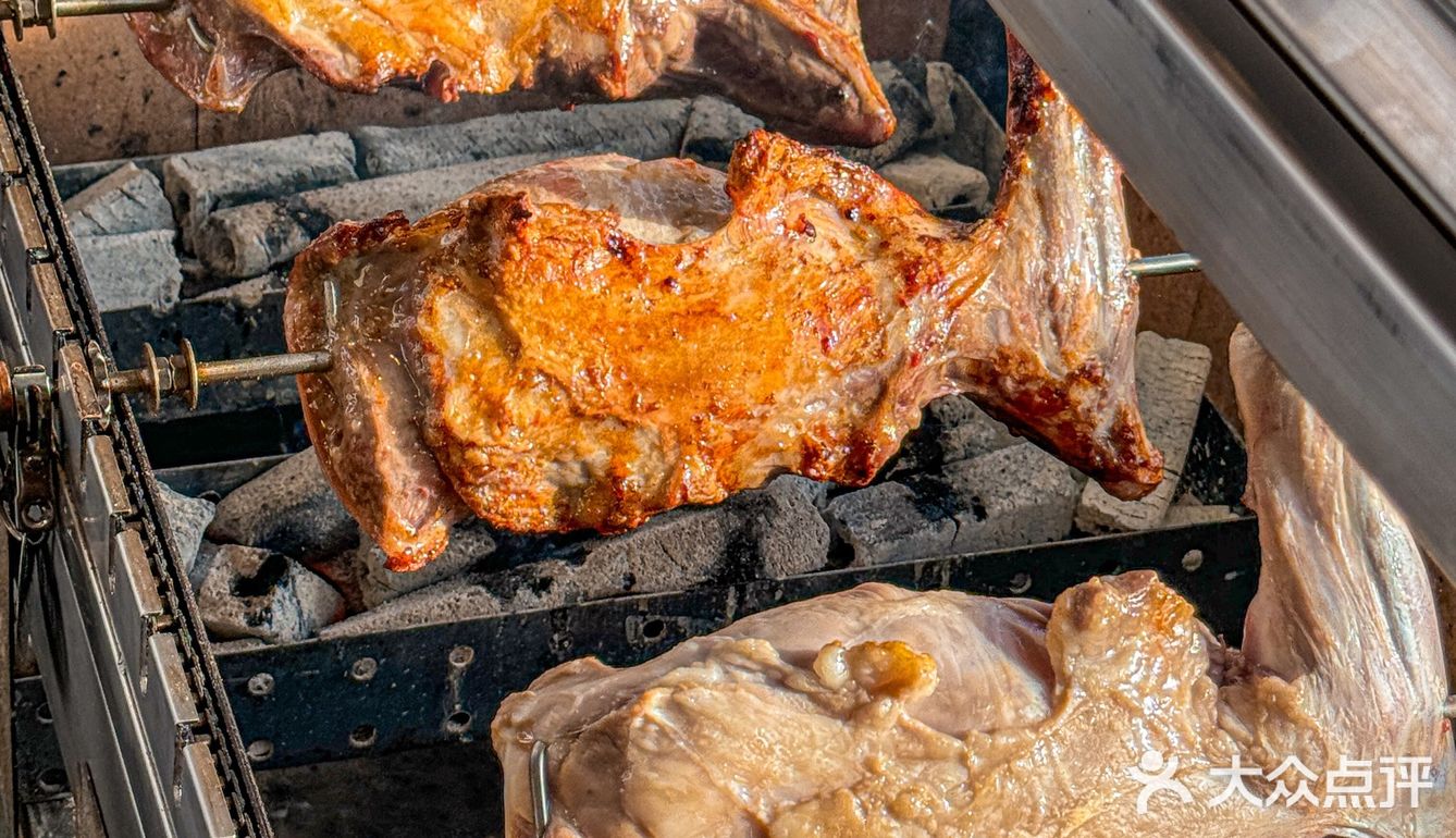 网友诚不骗我，这口鄂尔多斯烤羊腿确实好吃[流泪]