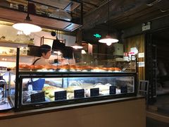 面包甜点陈列柜-仙峰天然面包(迎宾路店)