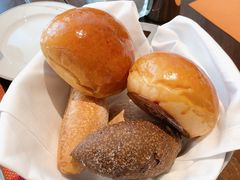 餐前面包-鲜艳西餐厅(衡山路十二号华邑店)