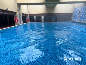华龙温泉游泳馆