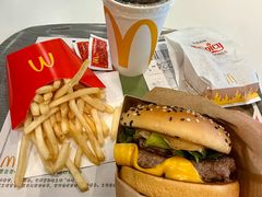 安格斯MAX厚牛芝士堡-麦当劳(番禺陈头岗越秀星瀚分店)