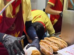 -Bánh Mì Huynh Hoa
