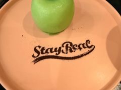 一颗苹果蛋糕-StayReal Cafe(长宁来福士广场东八区店)