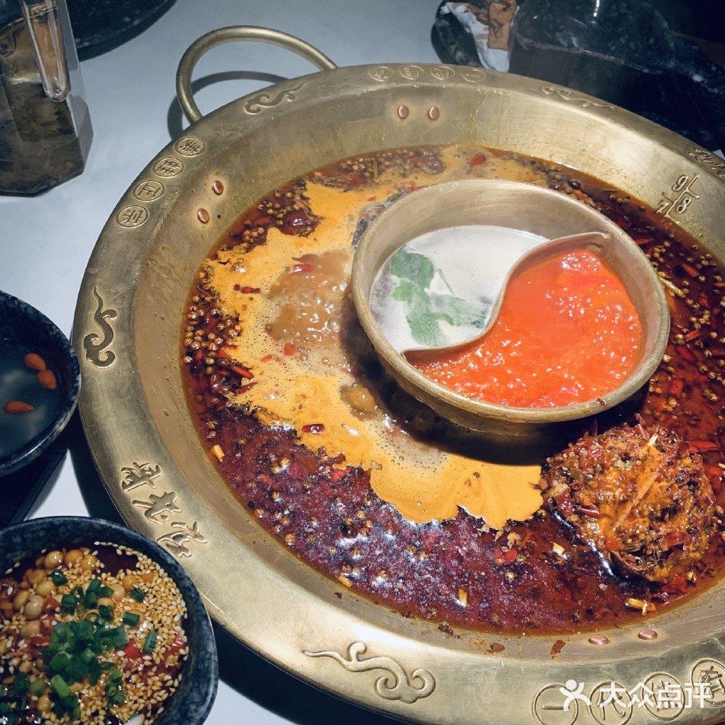 「特色美蛙」必点 吃了三只 针不戳 「招牌空运毛肚」