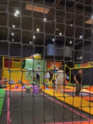 -蹦蹦跳跳(新奥购物中心店)