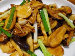 橄榄油炒三种蘑菇-必点海鲜·鲅鱼水饺(鞍山西道店)