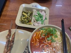 -亮亮面馆(经六路店)