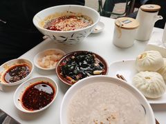-李与白包子铺(桐梓林店)