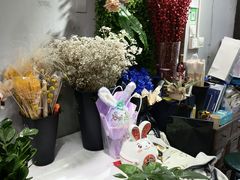 -何兮花店·气球派对鲜花店(马桥银春路万科城店)