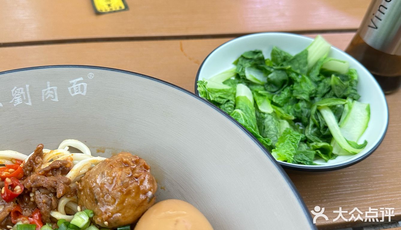 这已经是第三次来吃他们家的特色套餐了，招牌菜霸王牛拌