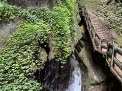 -龙水峡地缝景区