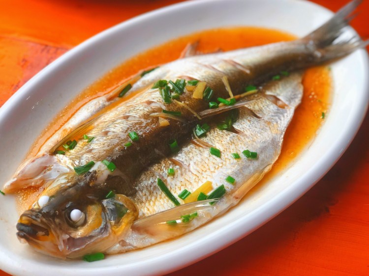 来太湖怎么能不品尝"太湖三白"?