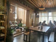 靠窗位-仙峰天然面包(迎宾路店)