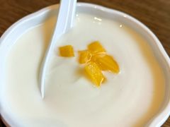 黄桃小丸子酸奶-大中华酒楼·主席武昌鱼·武汉美食地标(江汉路步行街店)
