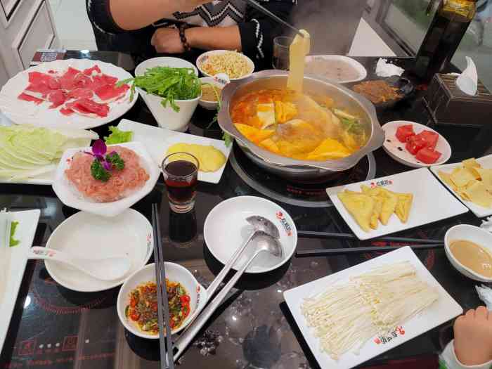 红菇坊火锅(大西路店)-"这是沈阳比较大的一家火锅连锁店了,我前几.