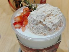 招牌草莓芭菲杯-伏小桃(雁塔MOMOPARK店)