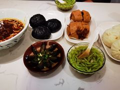 -李与白包子铺(桐梓林店)