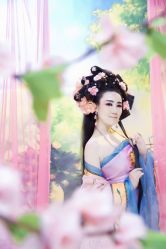 粉唐-九月鹰飞汉服摄影工作室