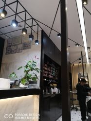 -HAIR CORNER