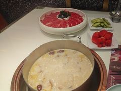 -洪氏嗨捞·猪肚鸡火锅(阳光天地店)