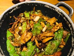 擂辣椒烧手撕鸡-吃饭皇帝大土家民族菜(正大广场店)