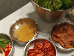 -山野的朋友露营炭火烤肉