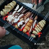 说着要烧烤，就和爸爸他们去山脚下