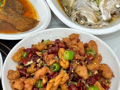 -丹水桥地锅鱼·翘嘴鲌·地方特色全鱼宴(丹江口大坝店)
