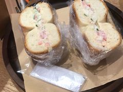 吞拿鱼贝果三明治-Oasis coffee燕谷咖啡(公信店)