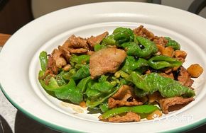 Radish and Green Pepper Stir-Fried Pork