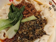 飘香热拌面-顺溜·手工刀削面·黑金店(铜锣湾店)
