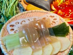 -夺欢喜贵州酸汤牛肉火锅(静安寺店)