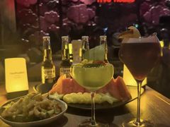 -FOUR PLAY BAR