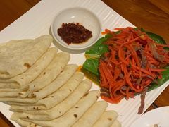 酸萝卜炒牛肉配饼-玛禄藏膳(五分店)