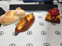 -HOT CRUSH趁热集合·现烤面包(上海环球港店)