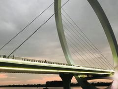 -南京眼步行桥