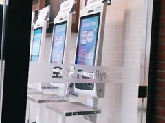 -全家便利店(洛川东路店)