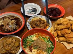 -爆炸头阿姨小四川正宗川味小吃(无任何分店)
