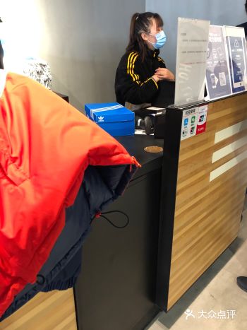 奥特莱斯B235店长态度好差