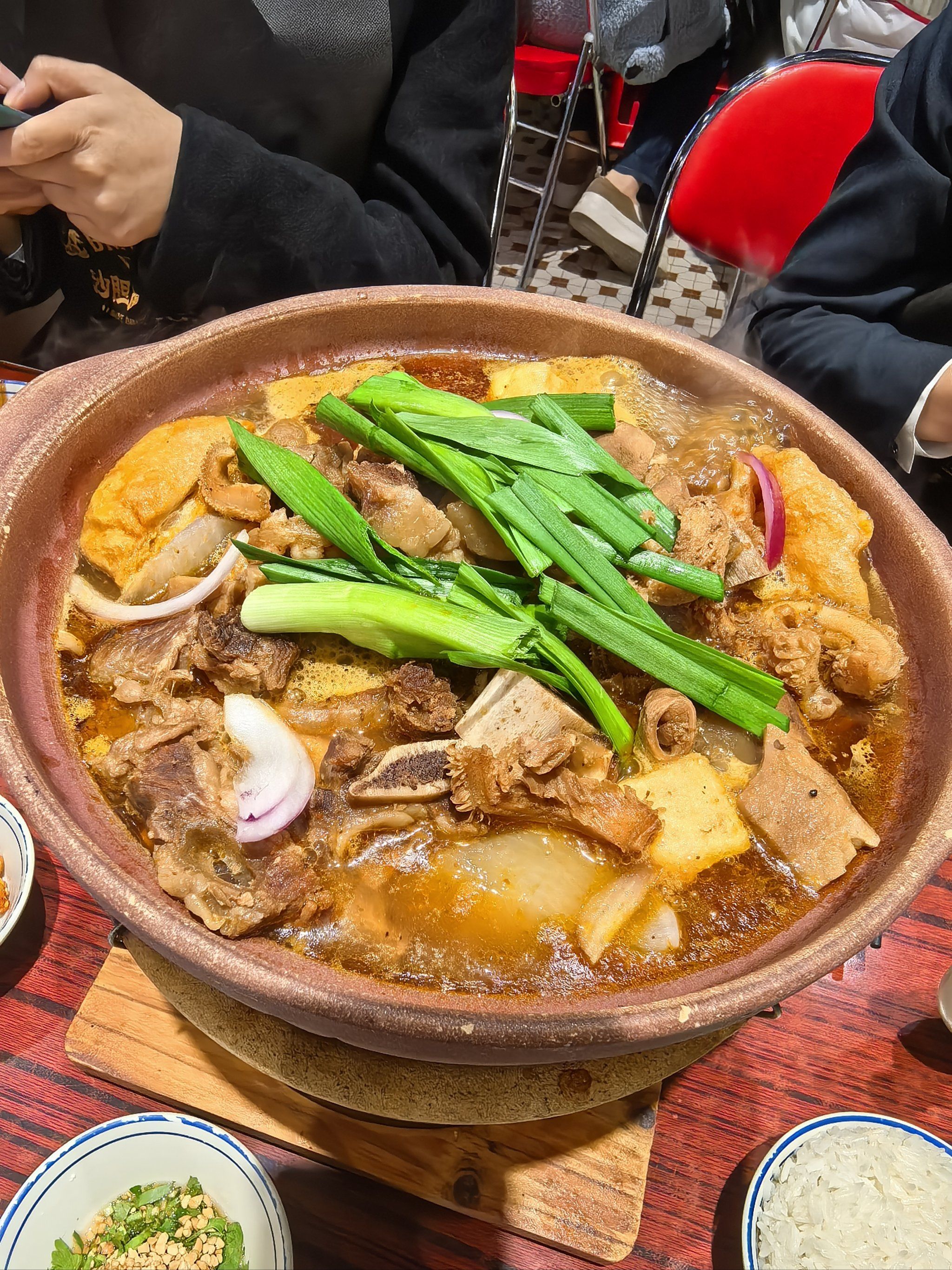 好吃好吃的牛杂煲,味道不错不错,环境复古