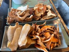 -云朵小院·石锅鱼·野生菌餐厅(蒗放店)