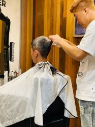-侨治发型