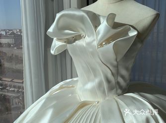 苹果原相机实拍真丝缎面婚纱，宝藏纱！