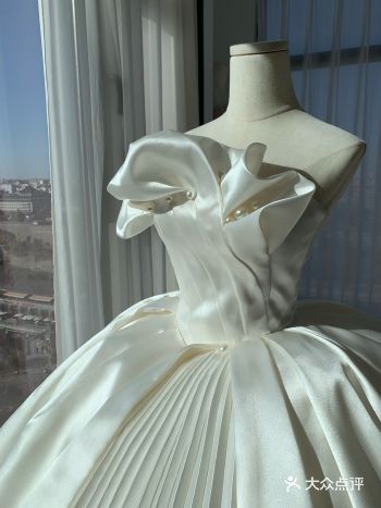 苹果原相机实拍真丝缎面婚纱，宝藏纱！