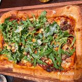pizza还是薄底厚边浓浓芝士[调皮]