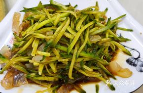 Cucumber and Jellyfish Salad