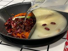 -鹿鸣山草本茶香火锅(园西路店)