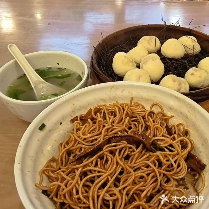 佬钱湾仔(衣裳街店)松毛汤包图片