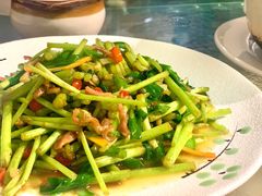 藜蒿炒腊肉-民间瓦缸煨汤館(嵩山路店)